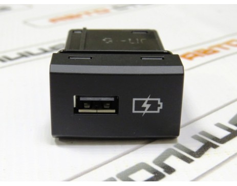 Розетка USB (для задних пассажиров, в подлокотнике) Лада Веста / XRAY / Ларгус FL