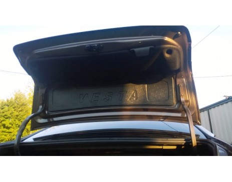 Облицовка крышки багажника Лада Веста с надписью VESTA